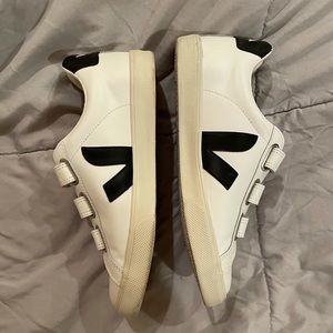 VEJA 3 LOCK SNEAKERS